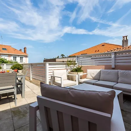 Les Halles Keyweek Duplex With Terrace And Parking In Center דירה ביאריץ