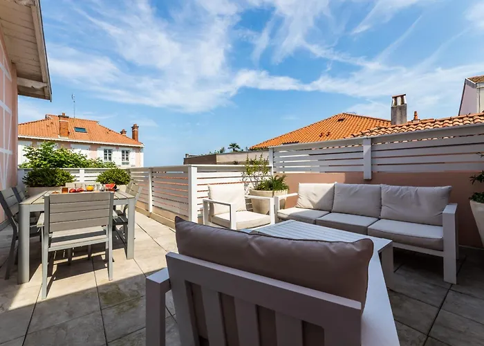 Les Halles Keyweek Duplex With Terrace And Parking In Center Appartamento Biarritz